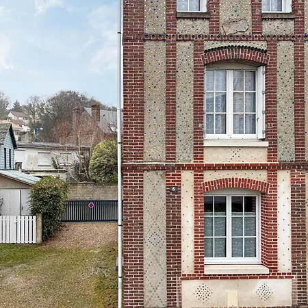 3 Bedroom Awesome In Holiday home Saint-Valery-en-Caux