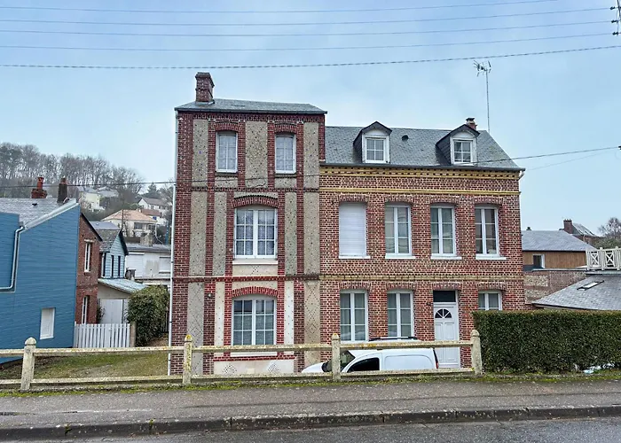 3 Bedroom Awesome In * Saint-Valery-en-Caux